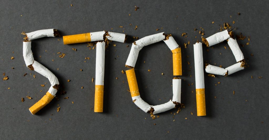 Milióny fajčiarov sa zľakli vážnych príznakov, ktoré im môže spôsobiť COVID-19