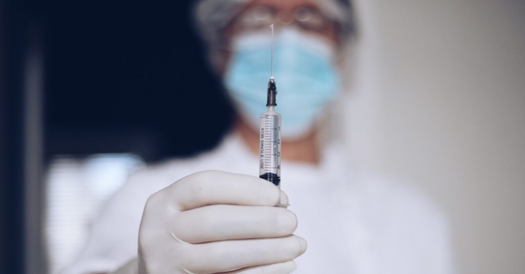 nemeckí lekári kritizujú rozhodnutie o vakcíne od spoločnosti AstraZeneca