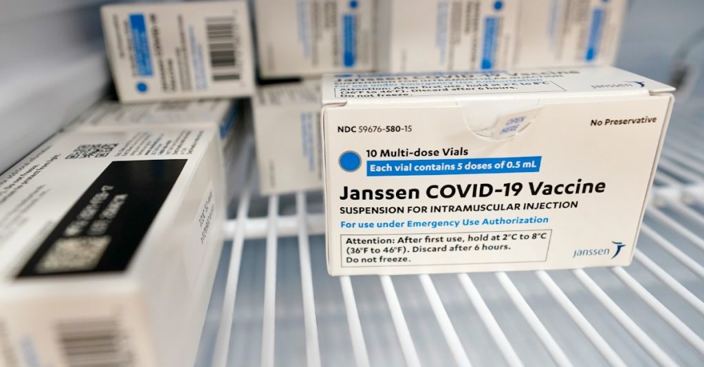America úrady odporúčajú pozastaviť očkovanie vakcínou od spoločnosti Johnson