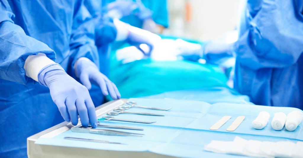 Nemocnice chcú obnoviť výkon plánovaných operácií