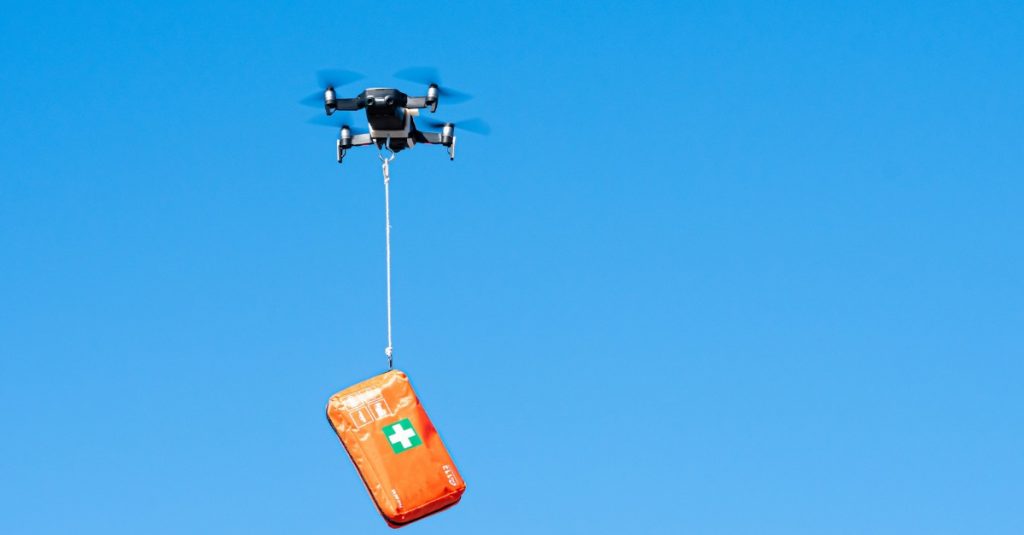dronmi deteguje ľudí