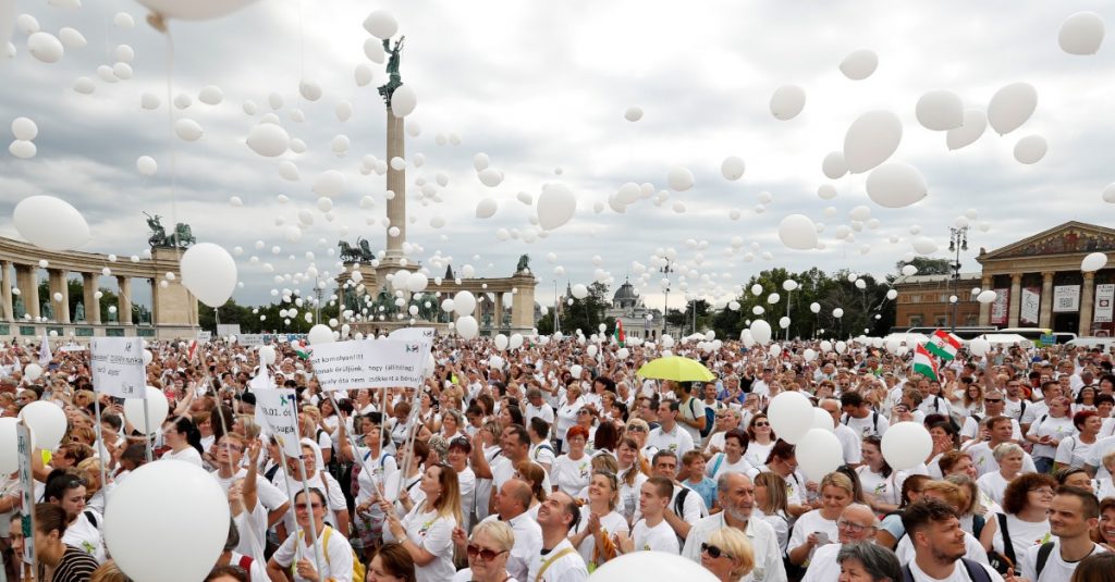 V Budapešti protestovali tisíce zdravotníkov
