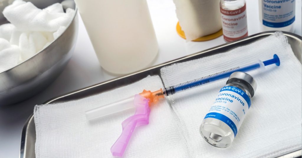 Slovinsko po úmrtí 20-ročnej ženy pozastavilo očkovanie vakcínou od J&J
