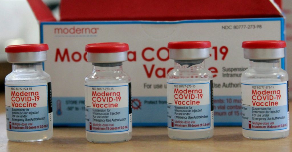Francúzsko neodporúča očkovanie vakcínou od Moderny pre ľudí pod 30 rokov